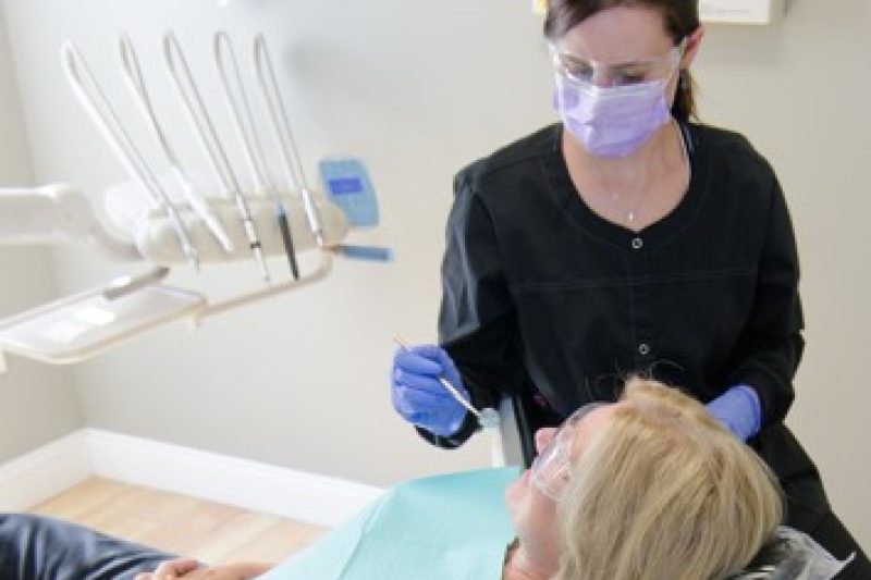 How to floss your teeth correctly